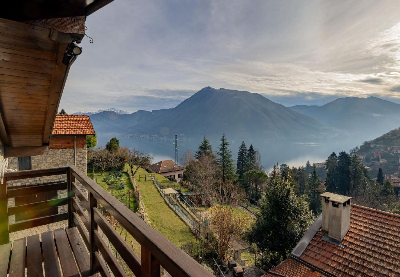 Cabin in Dizzasco - Cottage with beautiful lake view